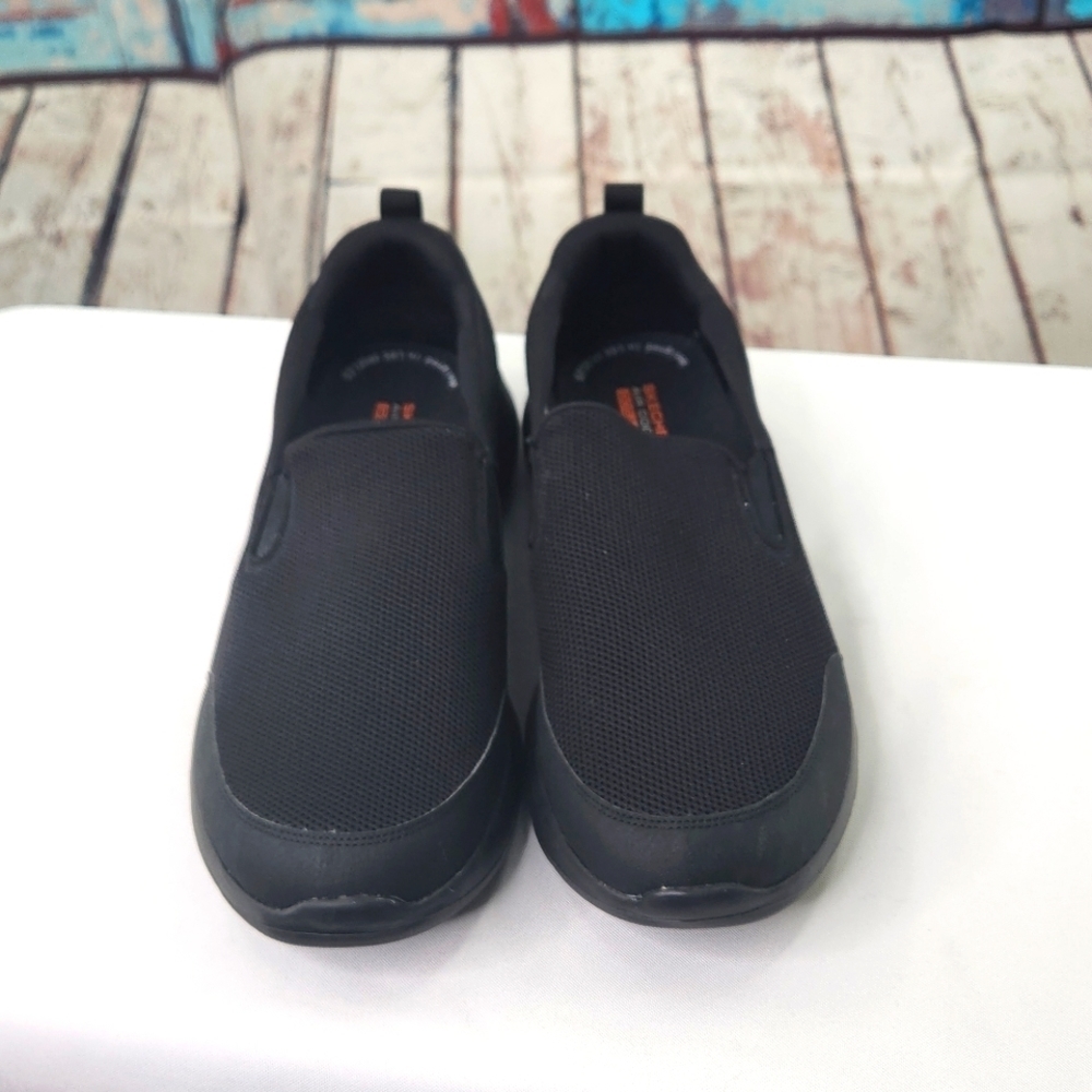 Skechers Go Max Clinched-Athletic Mesh Double Gore Slip‎ on Walking Shoe